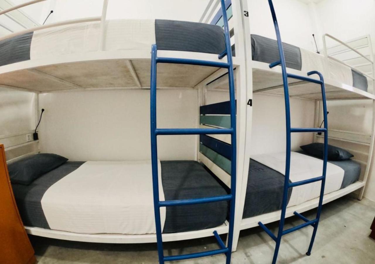 Hangover Hostels Аругам-Бей Екстер'єр фото
